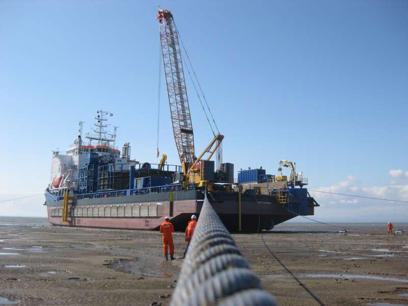 Puesta en funcionamiento de Western Link, la interconexión submarina más larga del mundo en ese momento