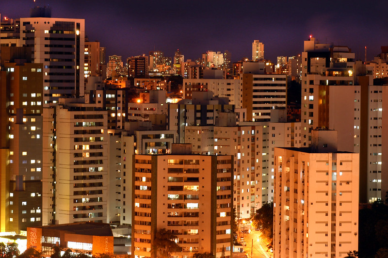 Creación de Neoenergia, inicialmente bajo en nombre de Guaraniana y obtención de la primera concesión de distribución en el estado de Bahia (Coelba)