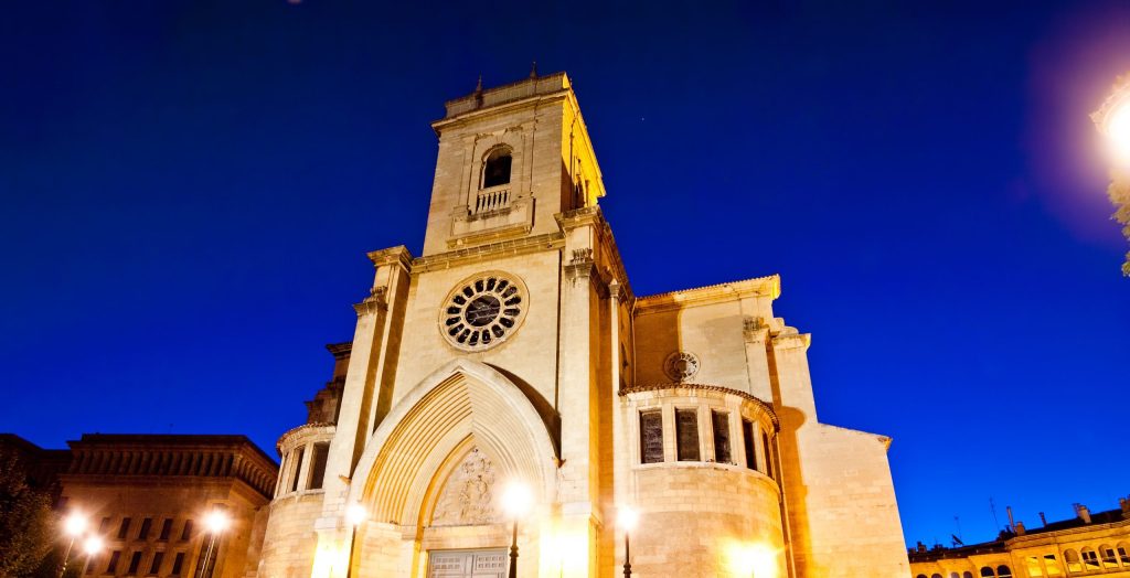 Iluminación de la fachada de la catedral de Albacete