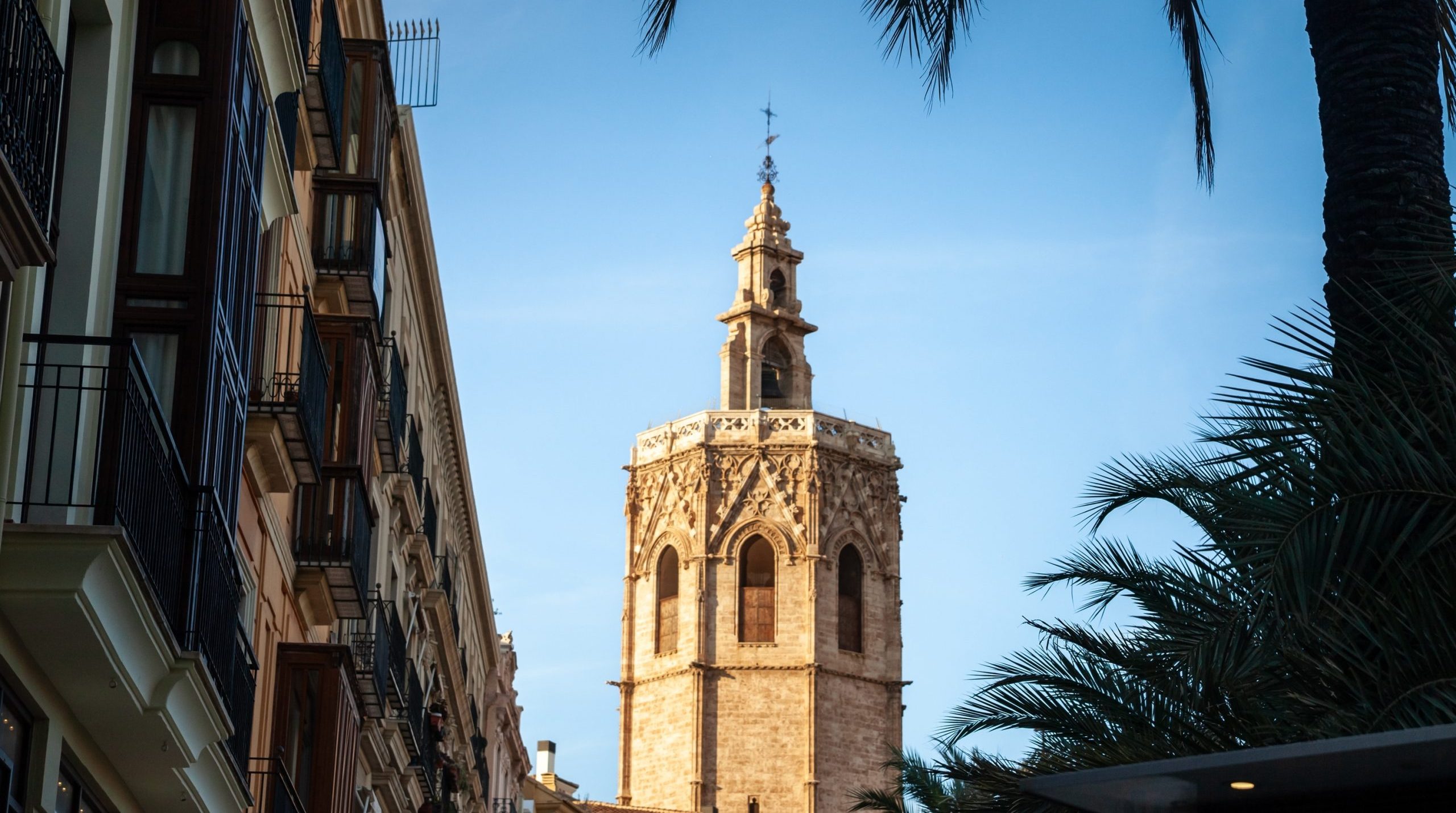 Iluminación del exterior de la Torre del Miguelete de Valencia