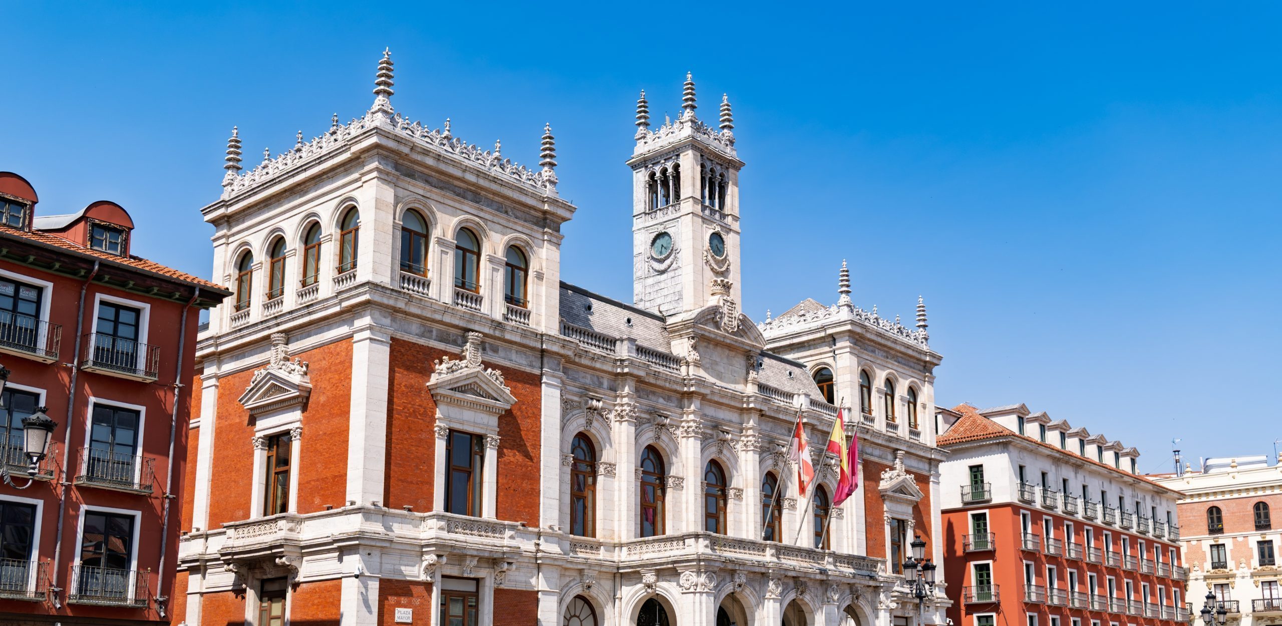 Iluminación de la fachada del Ayuntamiento de Valladolid