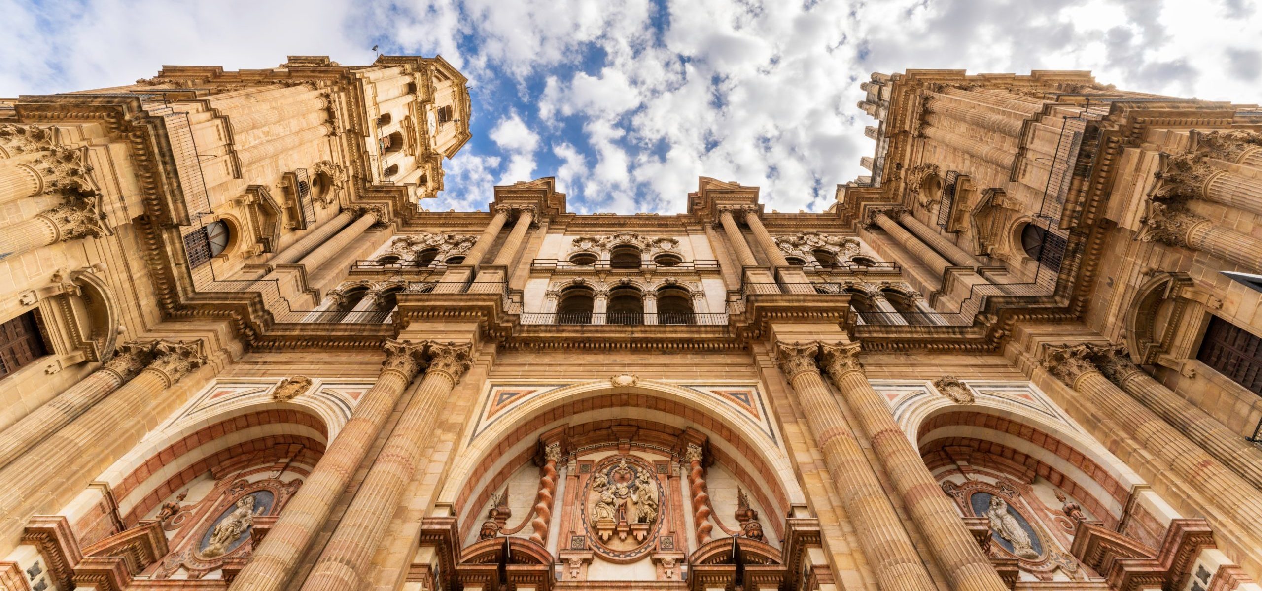 Iluminación ornamental del interior de la Catedral de Málaga