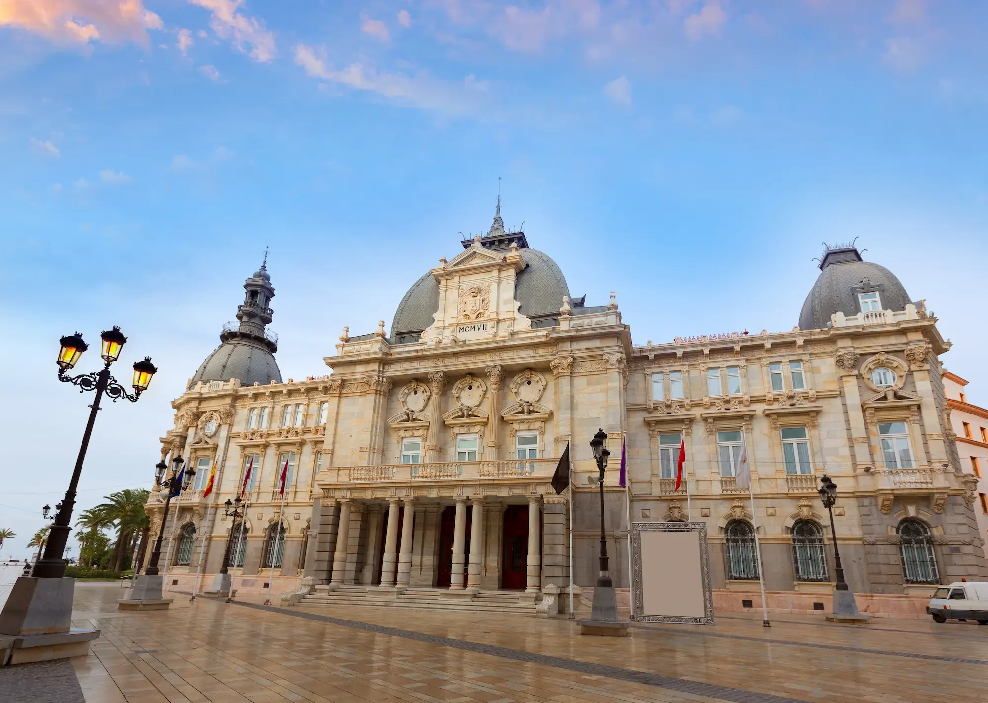 Firmamos un acuerdo para la iluminación del Palacio Consistorial de Cartagena